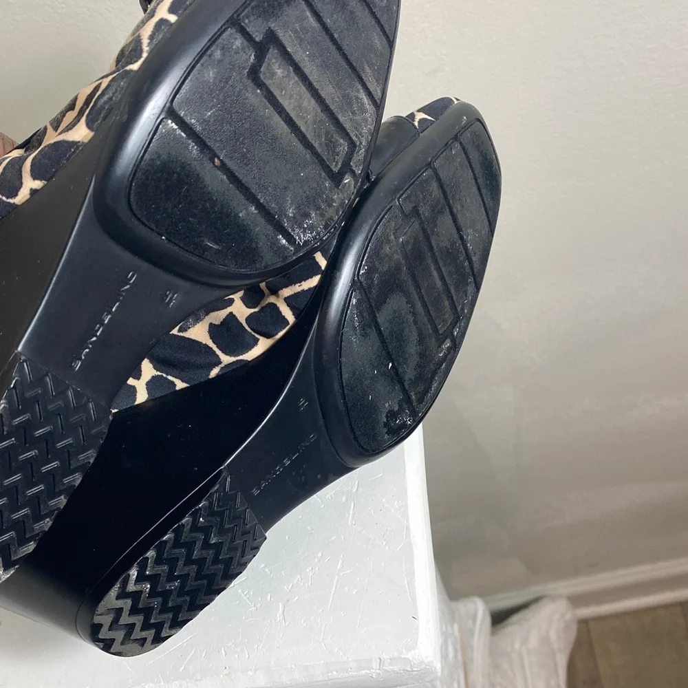 Bandolino Black and Cream Patterned Flats - Picture 5 of 7